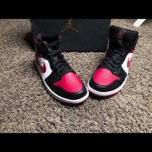 Jordan 1 Mid